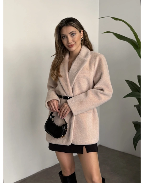 Tay tüyü astarlı kemerli ceket krem