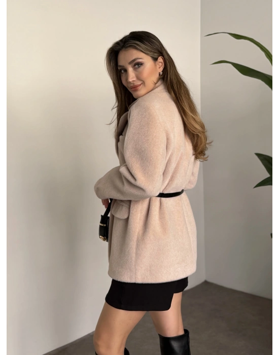 Tay tüyü astarlı kemerli ceket krem