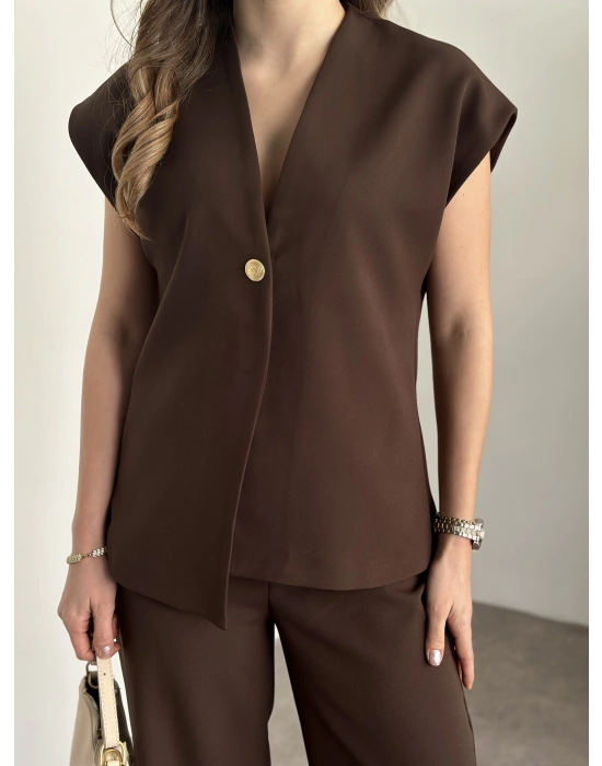 Tek düğme detay yelek ve pantolonlu takım kahve