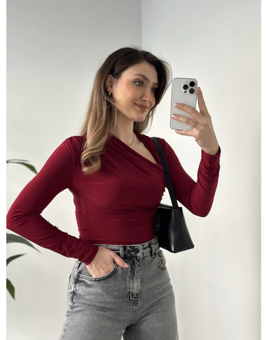 Tek omuz dekolte detay ithal sandy kumaş bluz bordo