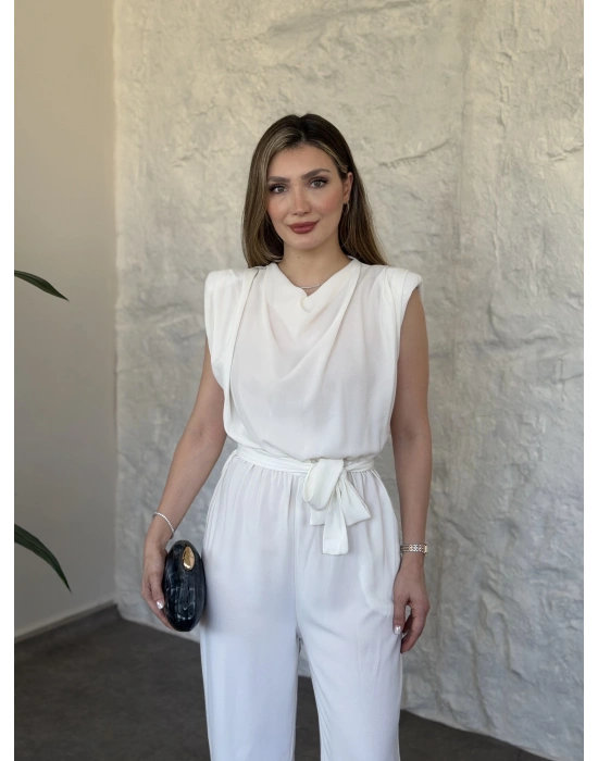 Vatkalı crep kumaş belden kuşaklı tulum beyaz