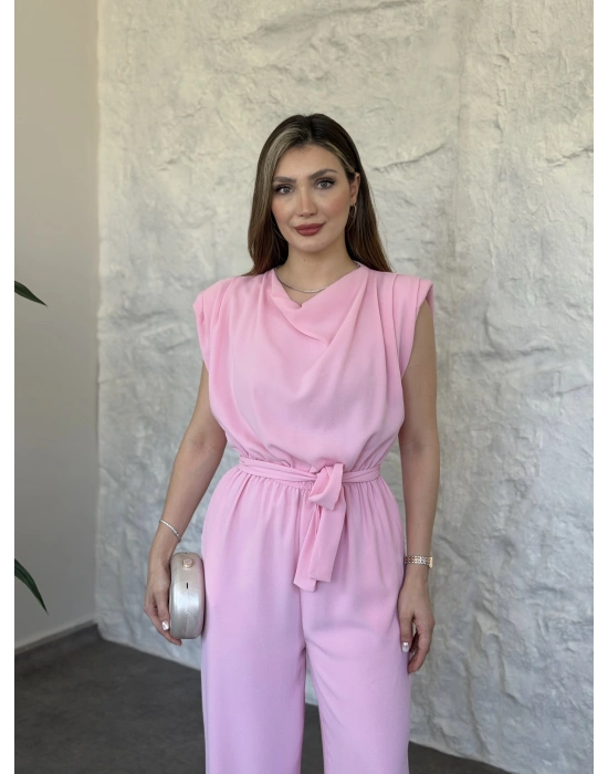 Vatkalı crep kumaş belden kuşaklı tulum pembe