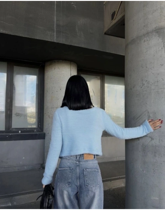 yumuşak tüylü askılı crop ve hırka bebek mavi