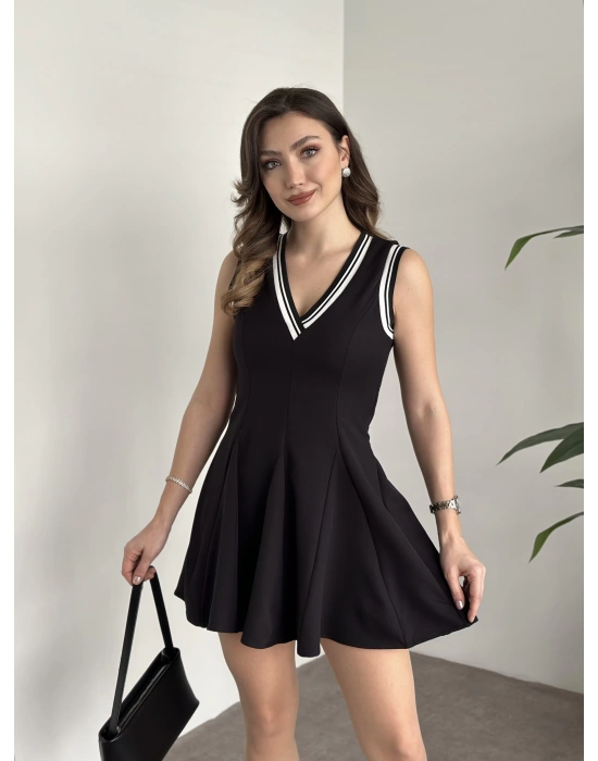 Zr marka etiketli kloş etekli ribana yaka elbise siyah