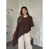 Asimetrik kesim vatkalı dökümlü bluz kahve