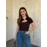 Yaka dekolte ve toka detaylı bluz kahve