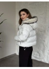 Marka model yanı lastik detaylı parlak mont beyaz
