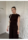 Asimetrik kesim omuzu vatkalı takım kahve