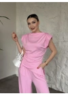 Asimetrik kesim omuzu vatkalı takım pembe