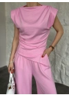 Asimetrik kesim omuzu vatkalı takım pembe