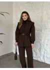 Boğazlı omuzu apoletli gizli düğmeli kemerli takım acı kahve
