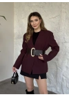 Düğmesiz geniş kemerli blazer ceket bordo