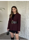 Düğmesiz geniş kemerli blazer ceket bordo