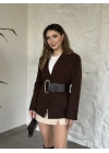 Düğmesiz geniş kemerli blazer ceket kahve