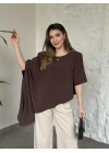 Asimetrik kesim vatkalı dökümlü bluz kahve