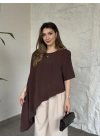 Asimetrik kesim vatkalı dökümlü bluz kahve