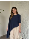 Asimetrik kesim vatkalı dökümlü bluz siyah