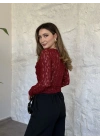 Yakası ve önü aksesuar detaylı dantelli bluz bordo