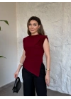 Vatkalı pileli asimetrik bluz bordo