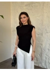 Vatkalı pileli asimetrik bluz siyah