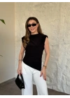 Vatkalı pileli asimetrik bluz siyah