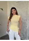 Vatkalı pileli asimetrik bluz sarı