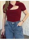 Yaka dekolte ve toka detaylı bluz bordo