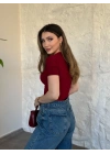 Yaka dekolte ve toka detaylı bluz bordo