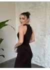 Halter yaka büzgü ve yırtmaç detaylı elbise kahve