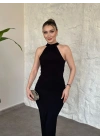 Halter yaka büzgü ve yırtmaç detaylı elbise siyah
