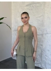 Sırt dekolteli düğmeli yelekli takım haki