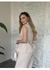 Beli drape detaylı gold düğmeli kuşaklı takım krem