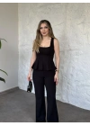 Kare yaka oturan volanlı takım siyah