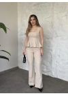 Kare yaka oturan volanlı takım krem