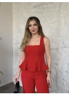 Kare yaka oturan volanlı takım kırmızı