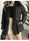 Beli kemerli önden kürk detaylı şişme mont siyah