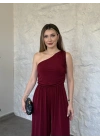 Beli lastikli omuzu büzgülü tek omuz tulum bordo