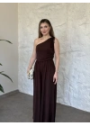 Beli lastikli omuzu büzgülü tek omuz tulum kahve
