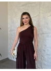 Beli lastikli omuzu büzgülü tek omuz tulum kahve