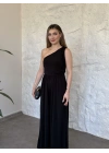 Beli lastikli omuzu büzgülü tek omuz tulum siyah