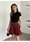 Kendinden kemerli piliseli mini şort bordo