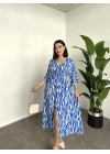 Kruvaze Yaka Yırtmaçlı Zebra Desen Bol Kesim Elbise Mavi