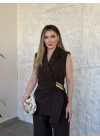 Kuşaklı aksesuar geçirmeli drapeli takım kahve