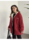 Logo detay içi tamamen peluş oversize yağmurluk mont bordo ( ÜRÜN ÖN SİPARİŞTEDİR 8-12 İŞ GÜNÜ İÇERİSİNDE KARGOLANICAKTIR. ! ! )