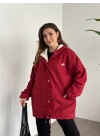 Logo detay içi tamamen peluş oversize yağmurluk mont bordo ( ÜRÜN ÖN SİPARİŞTEDİR 8-12 İŞ GÜNÜ İÇERİSİNDE KARGOLANICAKTIR. ! ! )