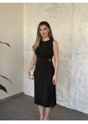 Sıfır kol beli drape toka detaylı yırtmaçlı elbise siyah
