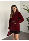 Tay tüyü astarlı kemerli ceket bordo