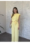 Vatkalı crep kumaş belden kuşaklı tulum sarı