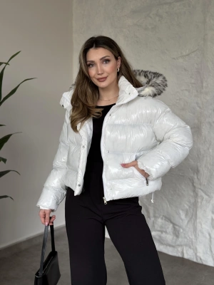 Marka model yanı lastik detaylı parlak mont beyaz