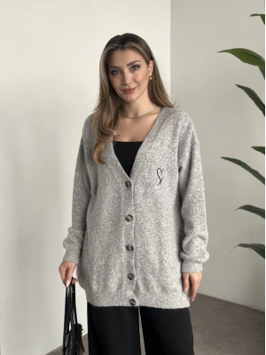 Ara boy kalp nakışlı yumuşak dokulu triko hırka gri